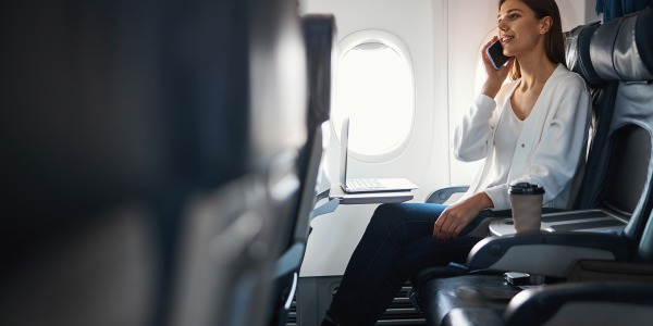 Lot samolotem a problemy z krążeniem w kończynach dolnych – o czym trzeba pamiętać?